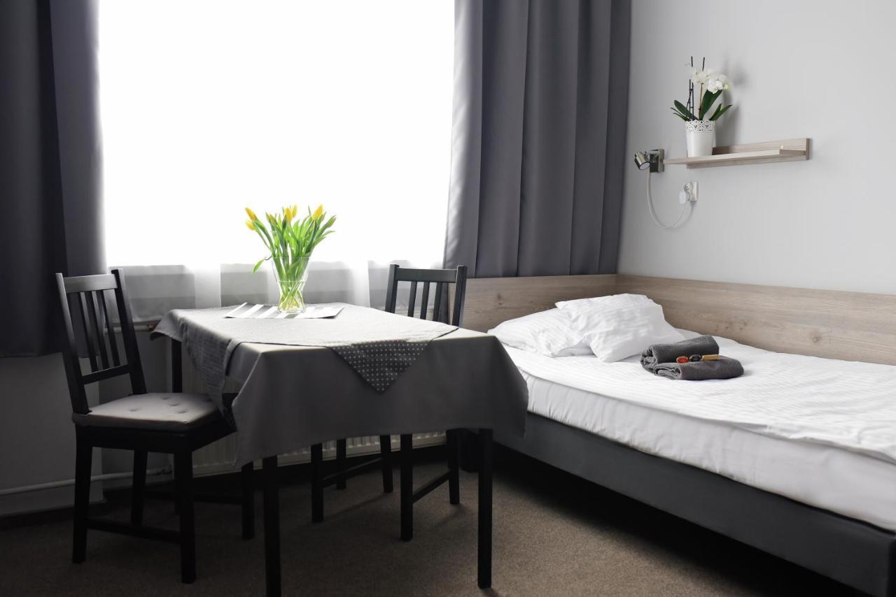 Hostel Helios Wrzesnia Luaran gambar