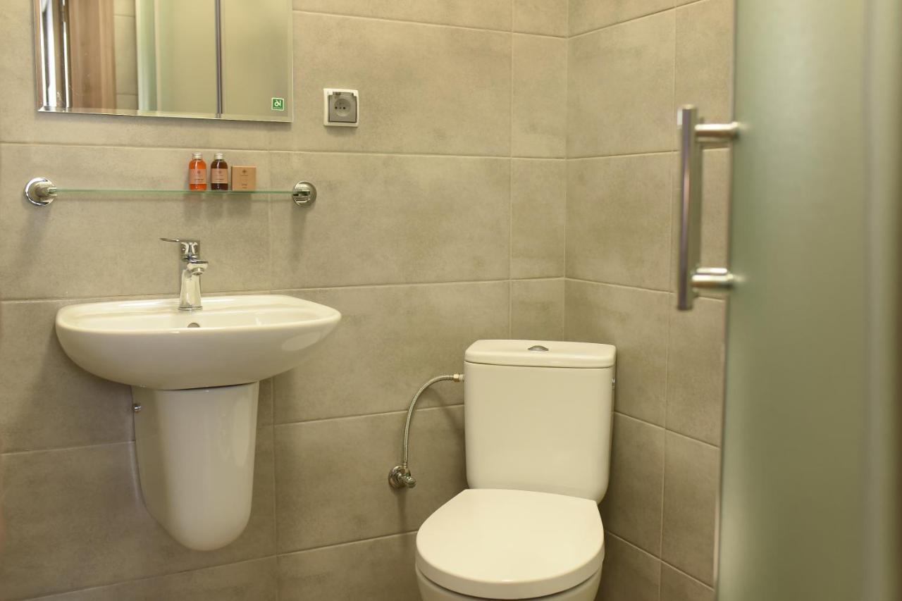 Hostel Helios Wrzesnia Luaran gambar