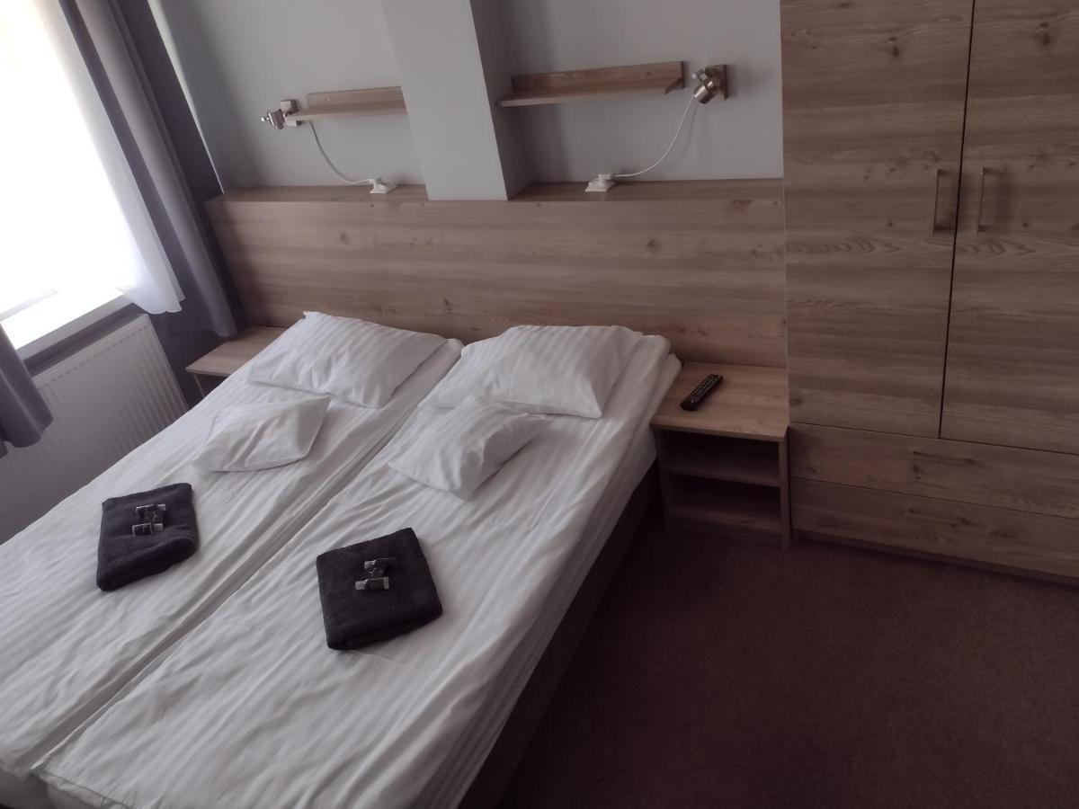 Hostel Helios Wrzesnia Luaran gambar