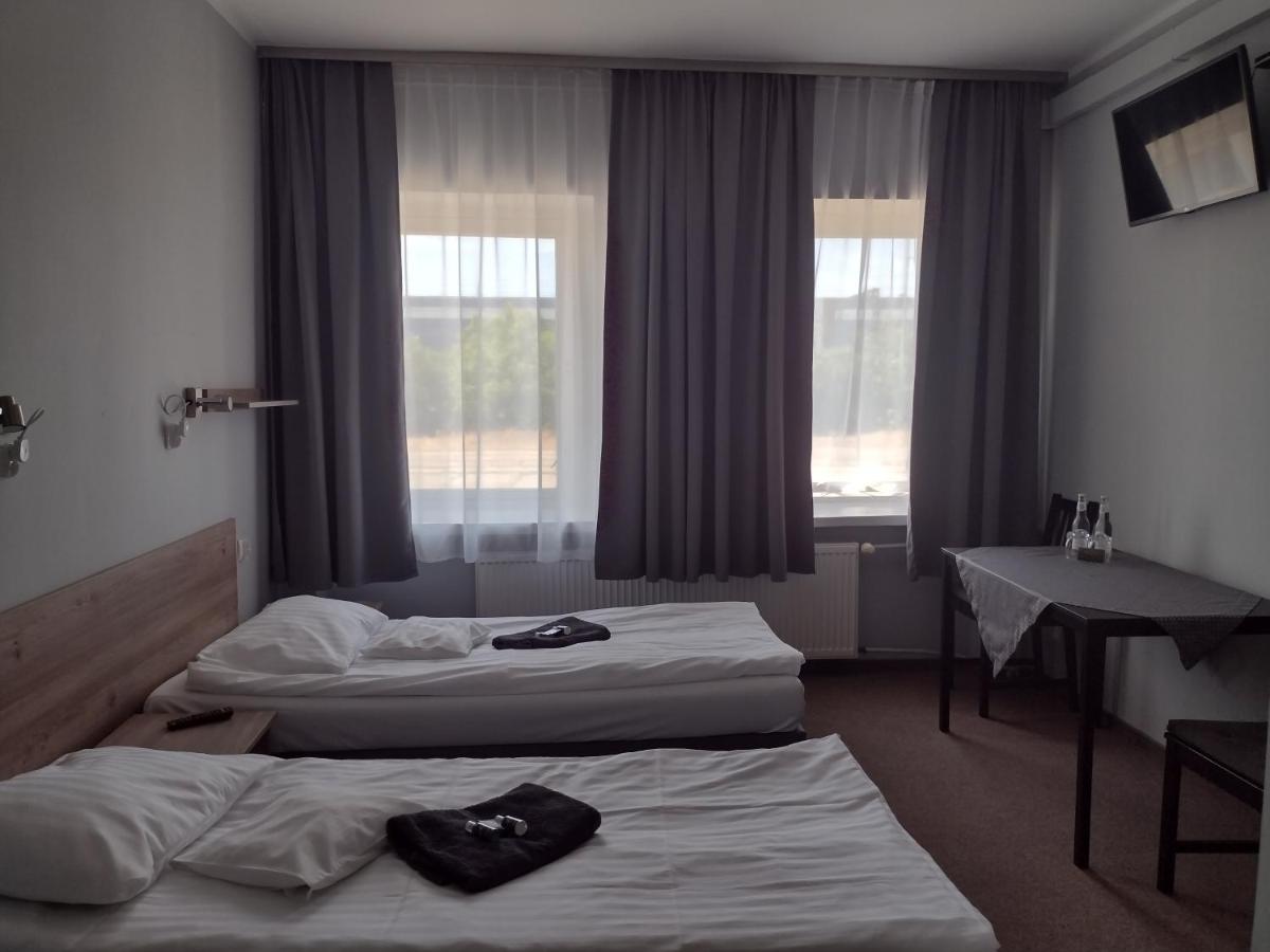 Hostel Helios Wrzesnia Luaran gambar