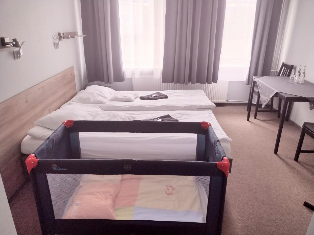 Hostel Helios Wrzesnia Luaran gambar